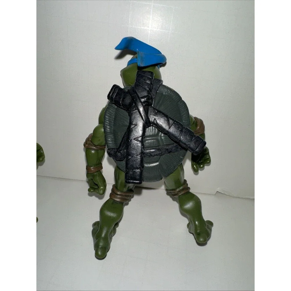 2 LEONARDO - 2002 TMNT Teenage Mutant Ninja Turtles Playmates Mirage Studios